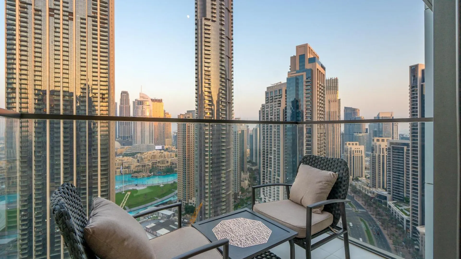 Burj Khalifa View Luxury Steps From Dubai Mall