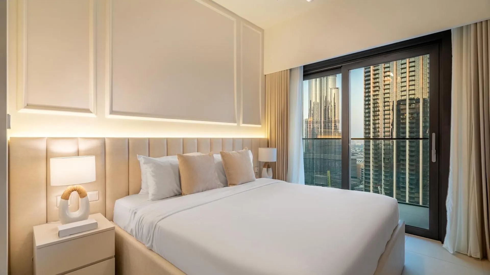 Burj Khalifa View Luxury Steps From Dubai Mall