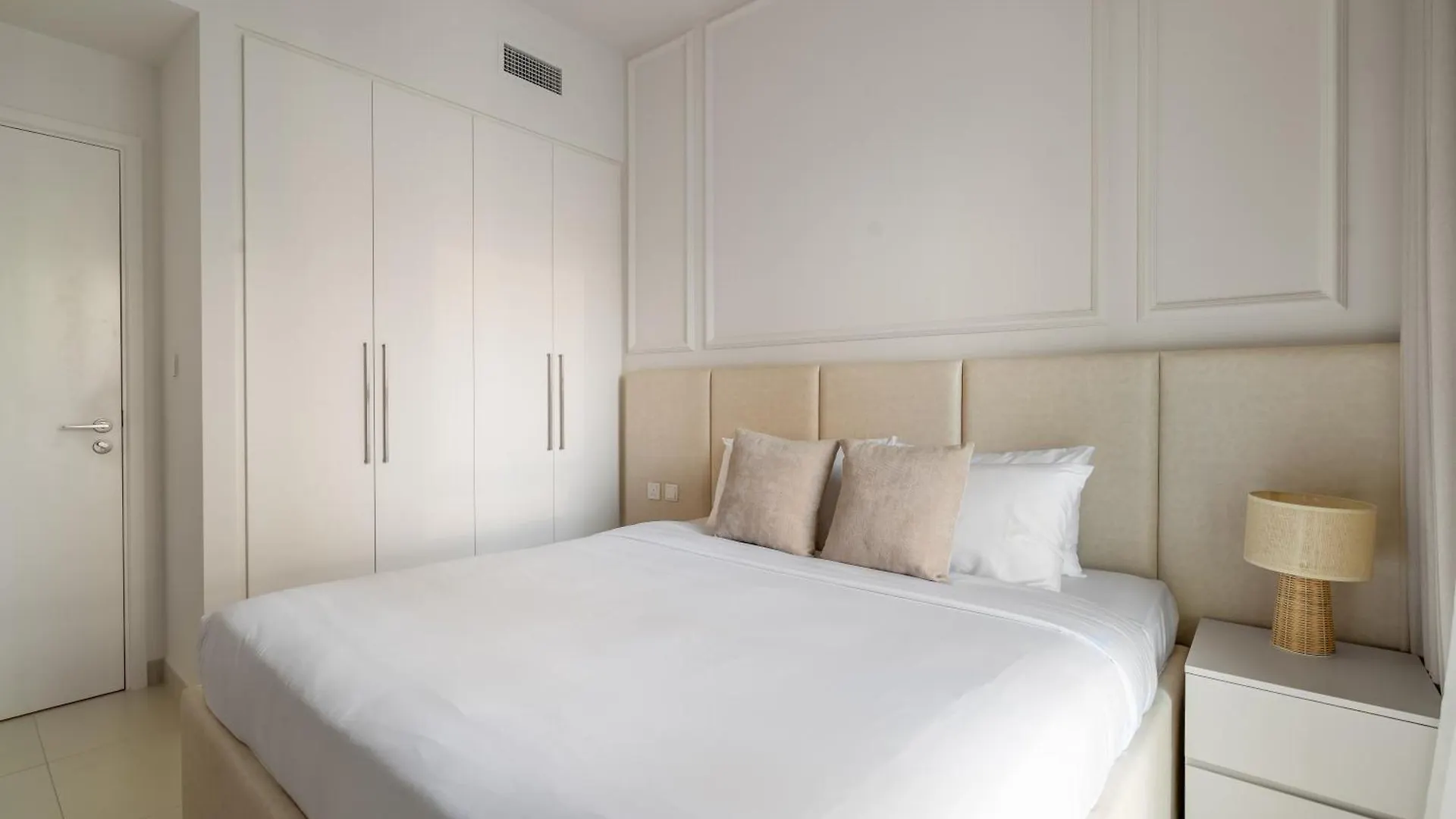 Burj Khalifa View Luxury Steps From Dubai Mall Apartment